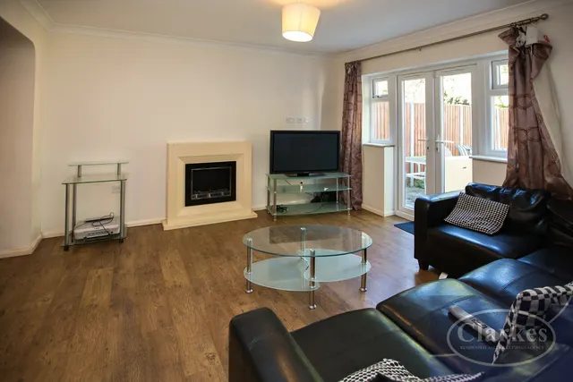 Astbury Avenue, Wallisdown, photo 2