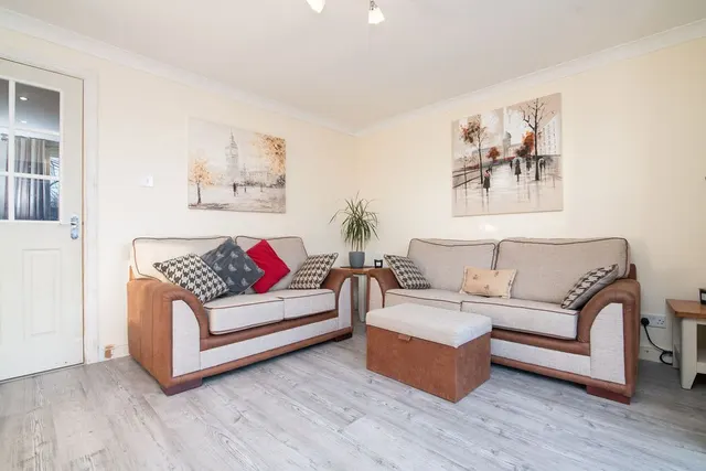 Photo 2 — Edgeworth Close, Redditch, B98 8QG
