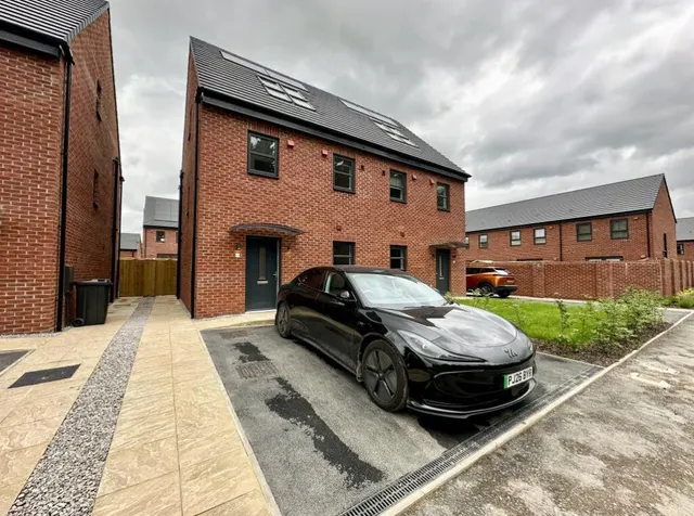 Eliza Grant Road, LS15, photo 1
