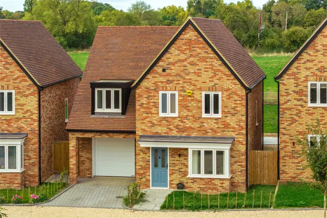 Rowsham Road, Bierton, HP22, photo 1