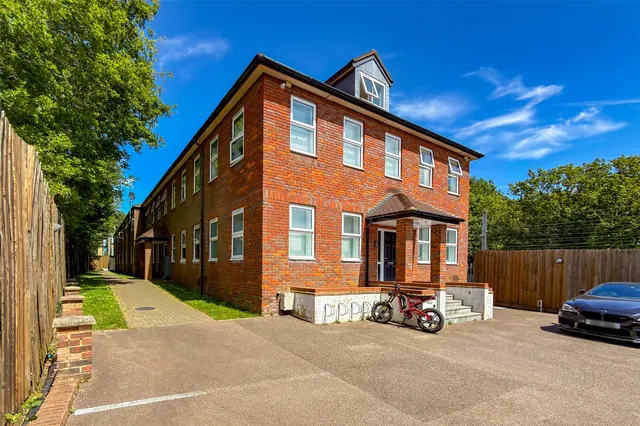 Porters Wood House, St. Albans, Hertfordshire, AL3 6DG, photo 1