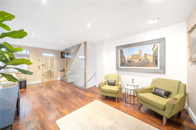 Photo 3 — Petersham Mews, London, SW7