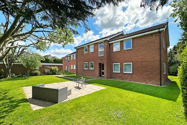 Thorndale Court, Timperley, Cheshire WA15 7SE, photo 1