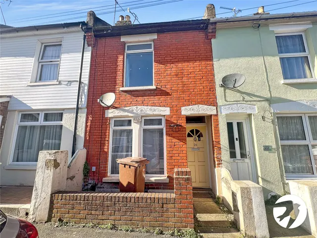 Edinburgh Road, Chatham, ME4, photo 1
