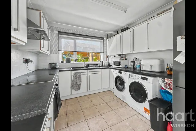 Les Baux Place, Wisbech, PE13, photo 2