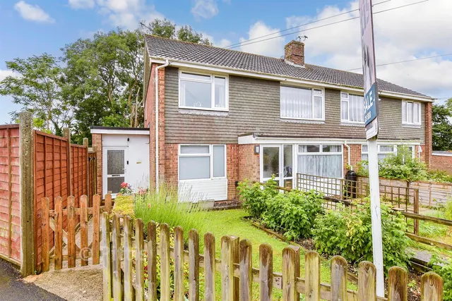 Venner Avenue, Cowes, PO31, photo 1