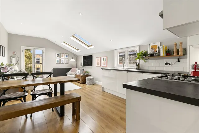 Louisville Road, London, SW17, photo 2