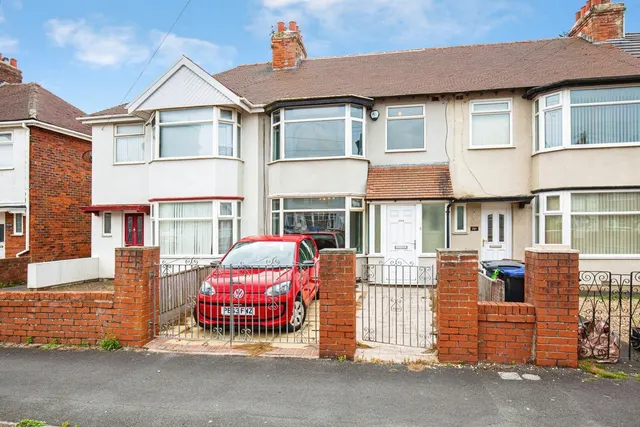 Warbreck Hill Road, Blackpool, FY2, photo 1
