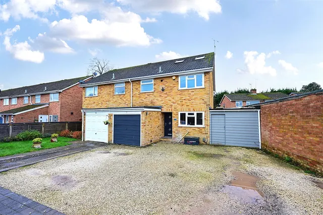 Harpton Close, Yateley, Hampshire, GU46 7SH, photo 1