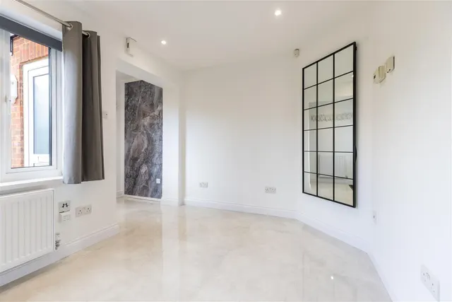 Dashwood Avenue, High Wycombe, HP12, photo 3