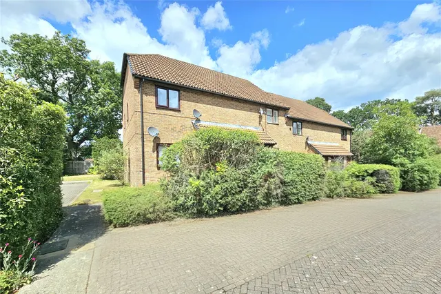 Bluebell Rise, Lightwater, Surrey, GU18 5YN, photo 1