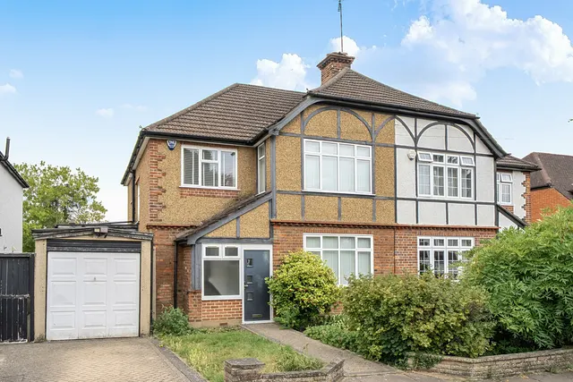 Hillview Road, Hatch End, HA5, photo 1