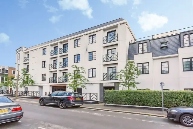 2 bedroom flat — Granville Road, Watford, Hertfordshire, WD18