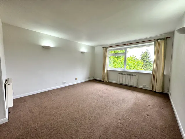 Oakfield Drive, Reigate, RH2, photo 3