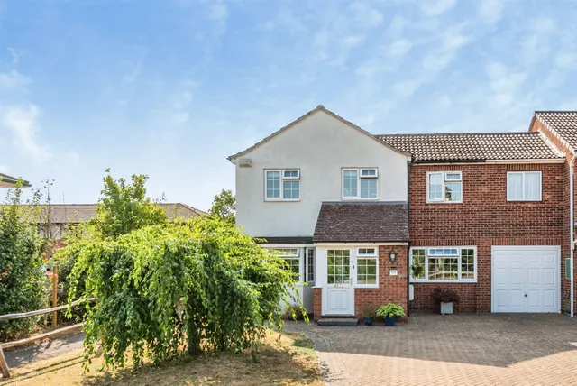 Thame Road, Haddenham, Aylesbury, photo 1