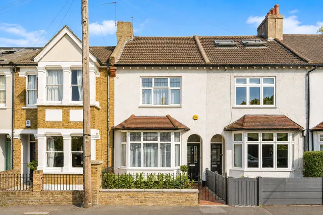 Burtons Road, Hampton Hill, TW12 1DB, photo 1