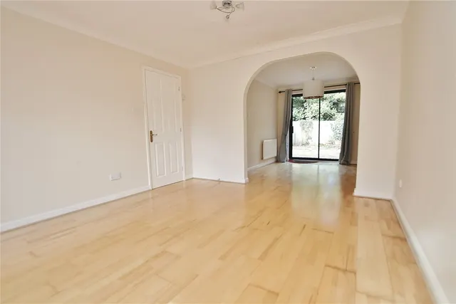 Alexandra Gardens, Knaphill, GU21, photo 2