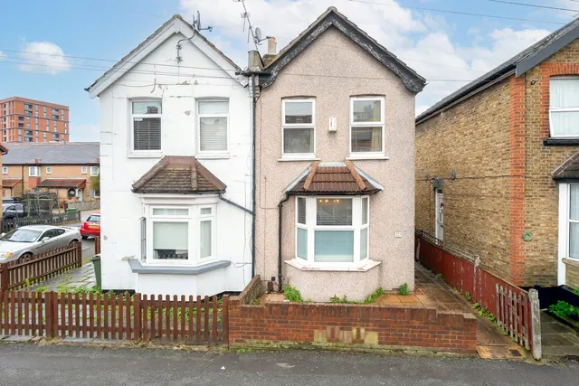 Photo 2 — Brandon Road, Sutton, Surrey, SM11RP