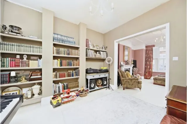 Photo 3 — Moorcroft Road, Streatham