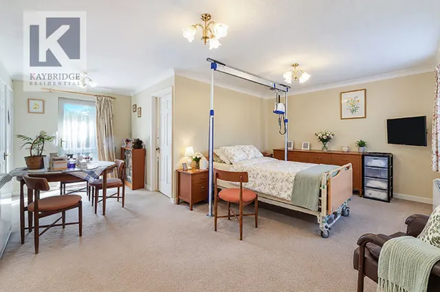 Oakmead Green, Epsom, KT18, photo 2