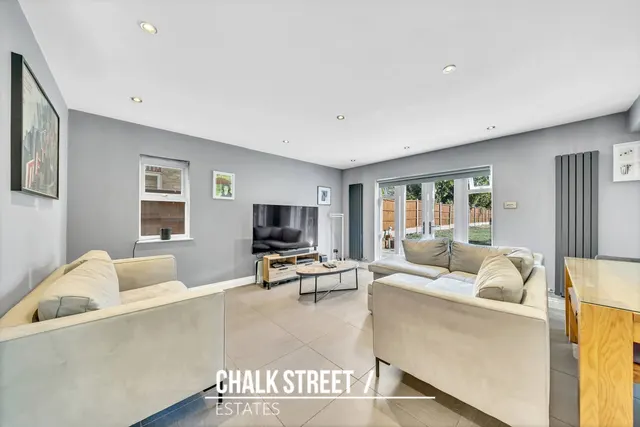 Manor Road, Romford, RM1, photo 2