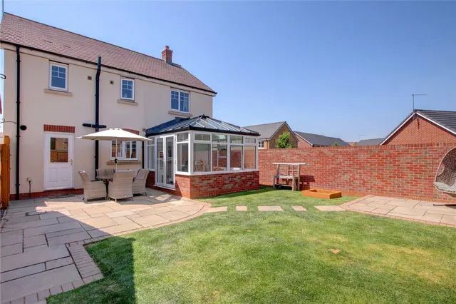 Photo 2 — Hare Close, Droitwich, Worcestershire, WR9 7FR