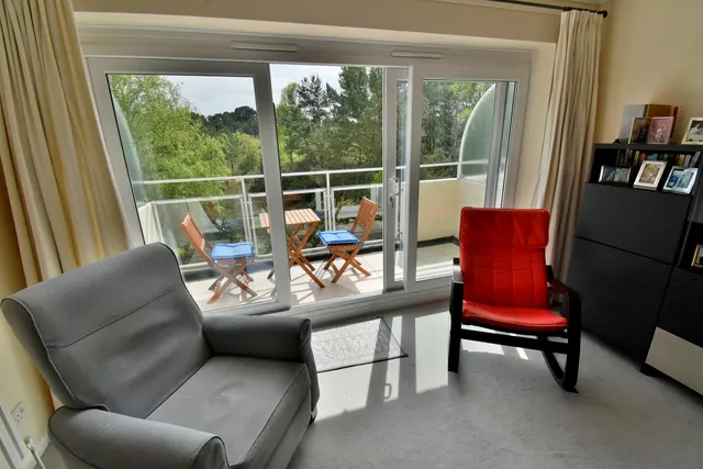 Twyford House, BH22, photo 2