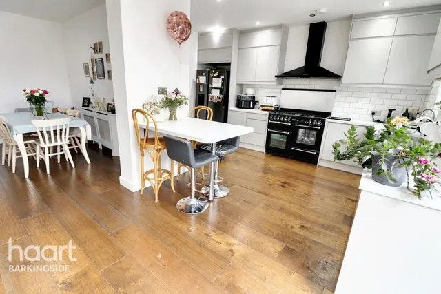 Hamilton Avenue, Barkingside, IG6, photo 3