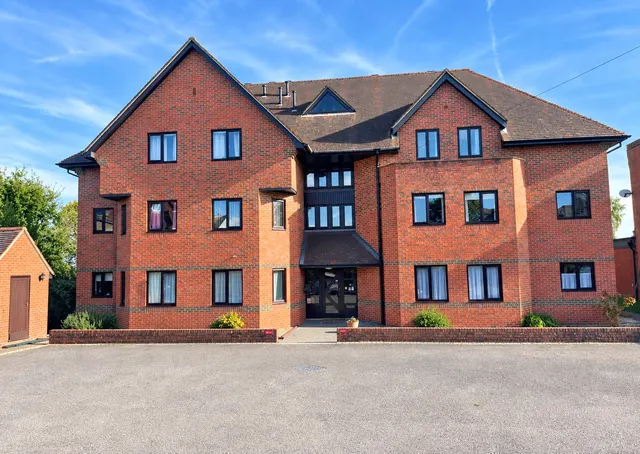 Portland Road, East Grinstead, RH19, photo 1