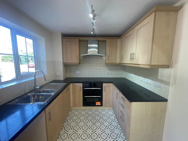 Lubeck Drive, Saxon Fields, SP10, photo 2