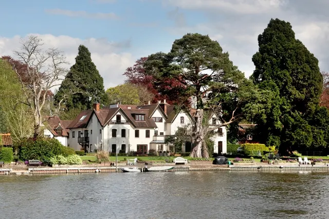 Riversdale Bourne End SL8, photo 1