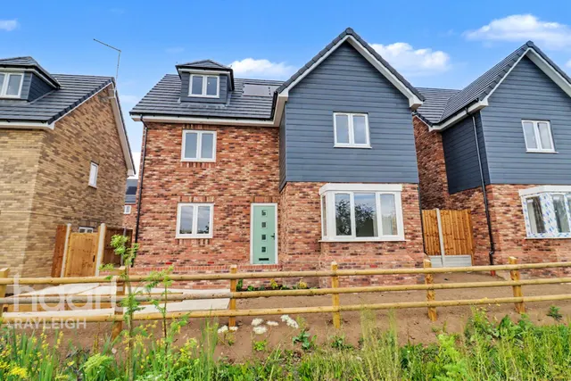 London Road, Rayleigh, SS6, photo 1