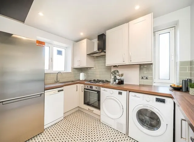 Photo 3 — Tooting Grove, Tooting, SW17