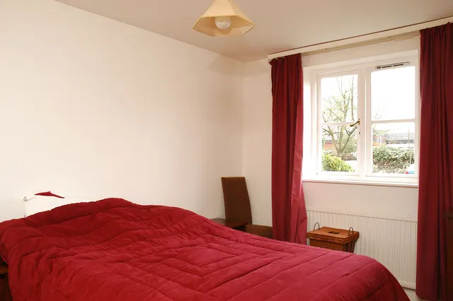 Photo 3 — 230 Brompton Park Crescent, London