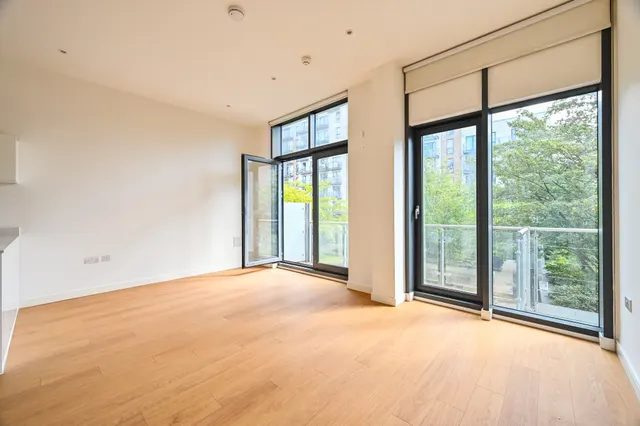 204 Aegean Court, 20 Seven Sea Gardens, London, photo 1