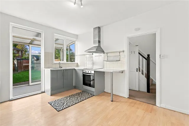 Nimrod Road, London, SW16, photo 3