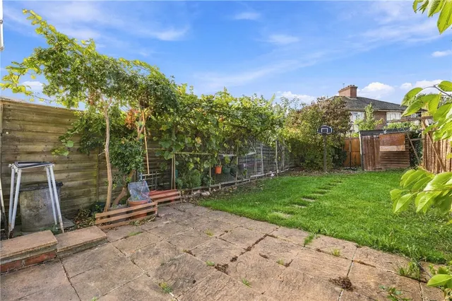 Nimrod Road, London, SW16, photo 2