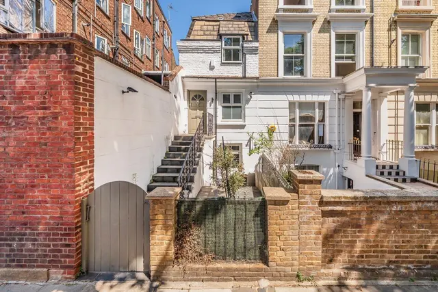 Bamborough Gardens, W12, photo 1