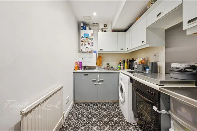 Clapham Road, London, photo 2
