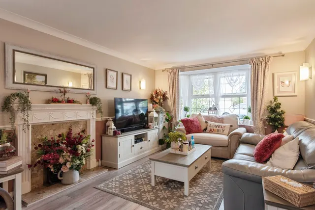 Besford Close, Luton, LU2, photo 2