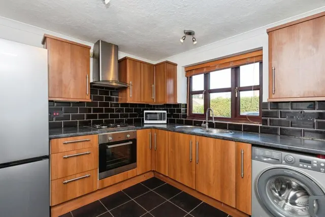 Reading Road, Hook, RG27, photo 2