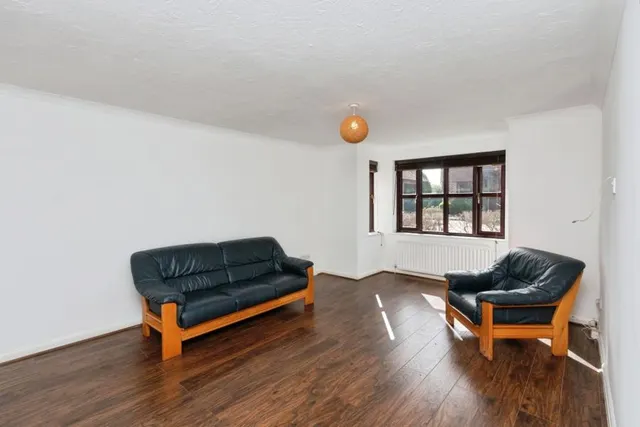 Reading Road, Hook, RG27, photo 3