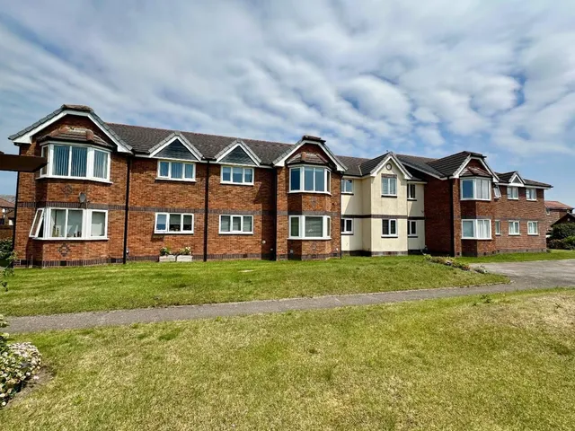 Dawlish Lodge, Clifton Drive North, Lytham St. Annes, photo 1