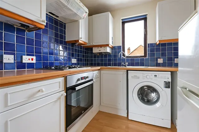 Holmesdale Road, Reigat, RH2, photo 1