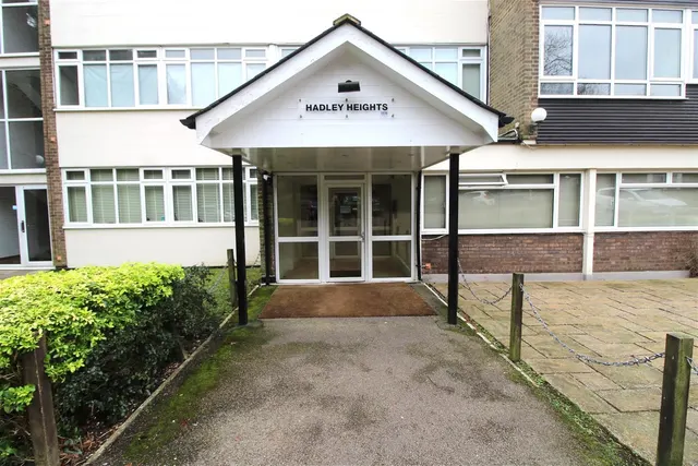 Hadley Road, Barnet, EN5, photo 1