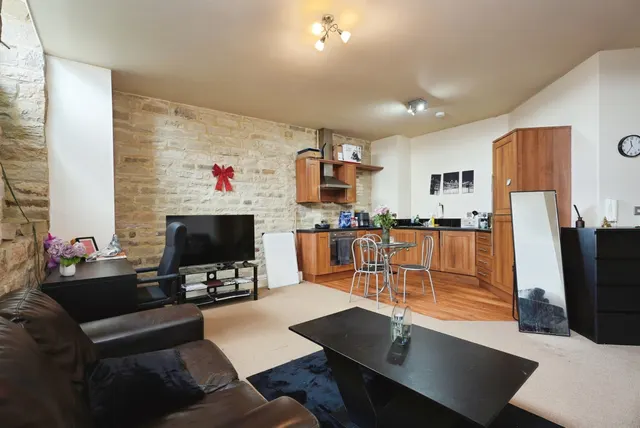 Photo 3 — Plover Road, Huddersfield