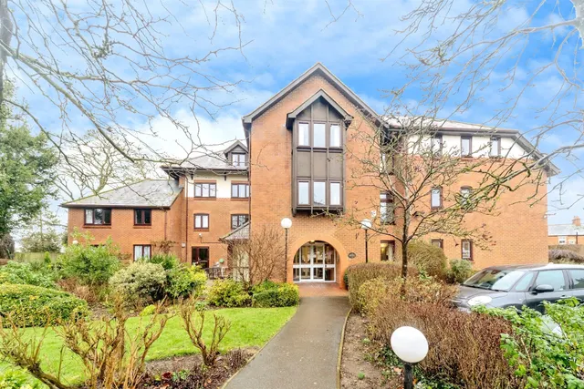 Lawnsmead Gardens, Newport Pagnell, MK16, photo 1