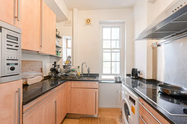 Photo 3 — 18 York House, Turks Row, London