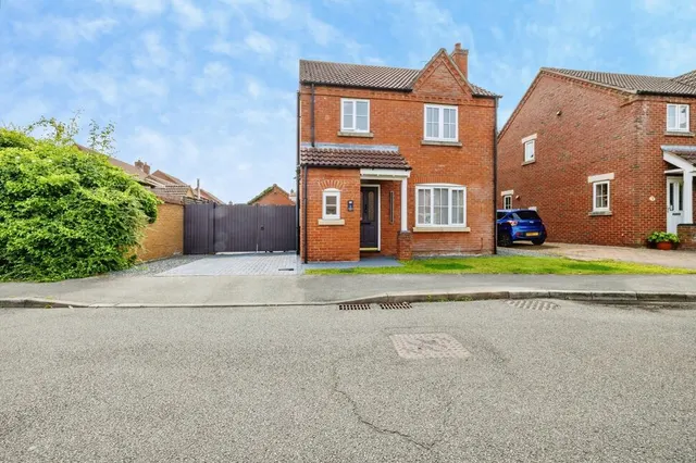 Cambrian Way, North Hykeham, Lincolnshire, LN6, photo 1