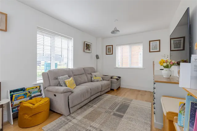 Marjoram Avenue, Cranleigh, GU6, photo 2